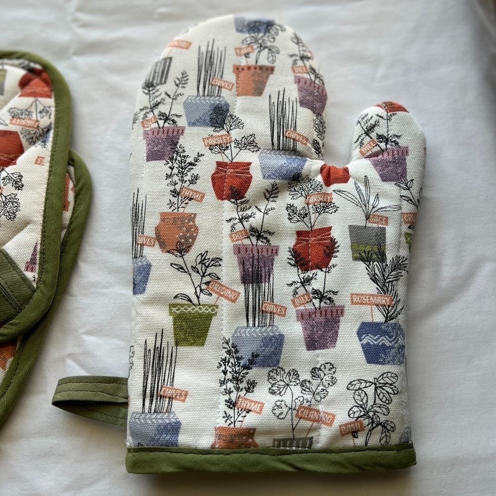 Oven Mitt and Pot holders bundle - Picture 10 of 13